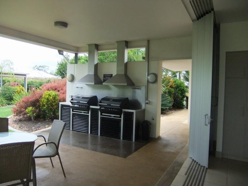 10/230 Pulgul Street, Urangan QLD 4655