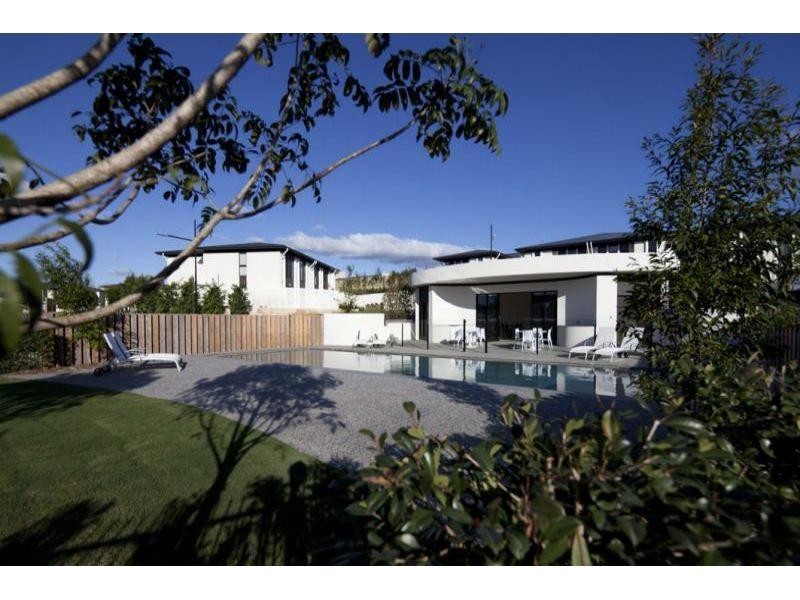 92/18 Archipelago Street, Pacific Pines QLD 4211