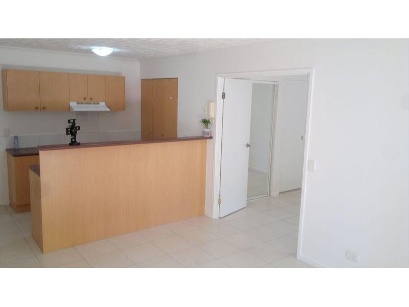 27 Chester Terrace, Southport QLD 4215