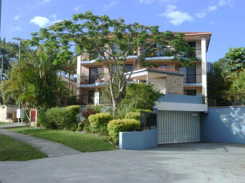 27 Chester Terrace, Southport QLD 4215