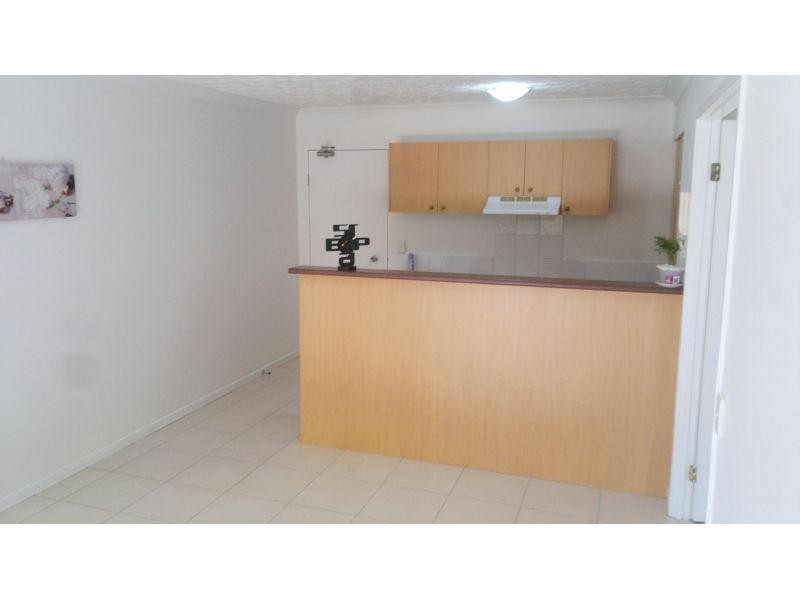 27 Chester Terrace, Southport QLD 4215