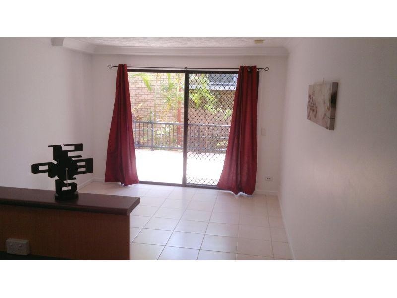 27 Chester Terrace, Southport QLD 4215