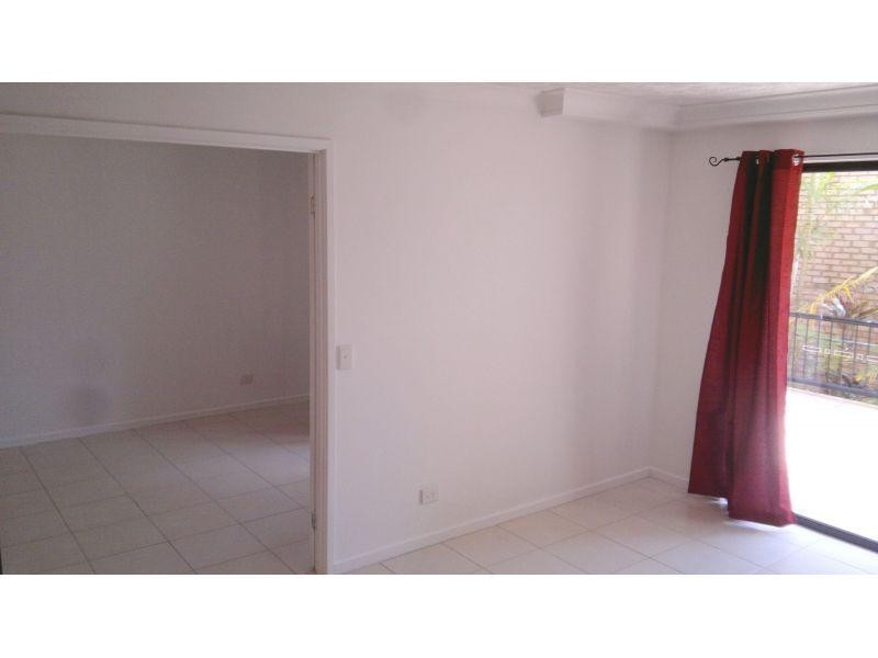 27 Chester Terrace, Southport QLD 4215