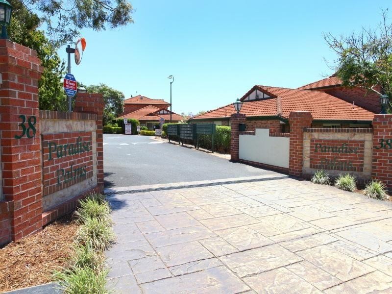 38 Murev Way, Carrara QLD 4211
