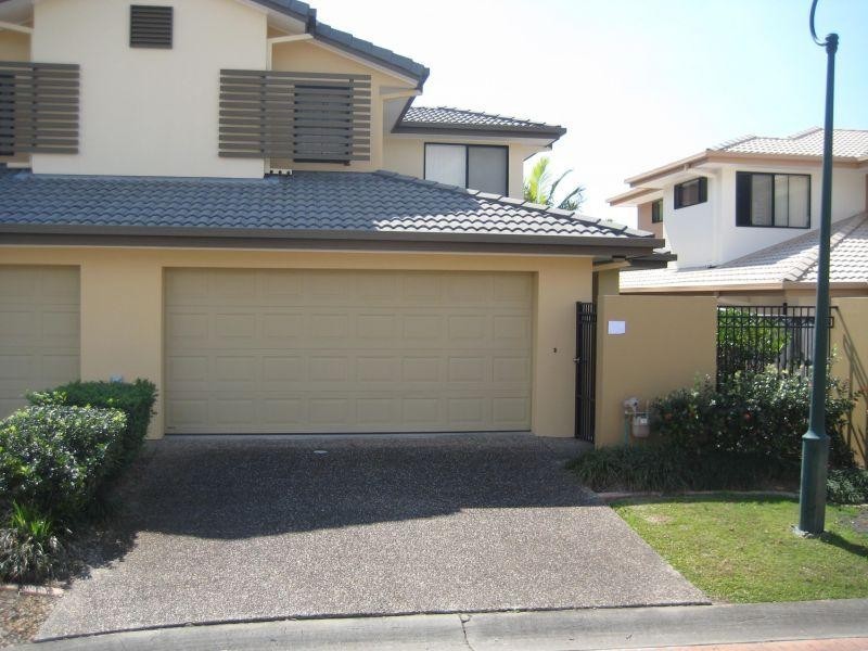136 Palm Meadows Drive, Carrara QLD 4211
