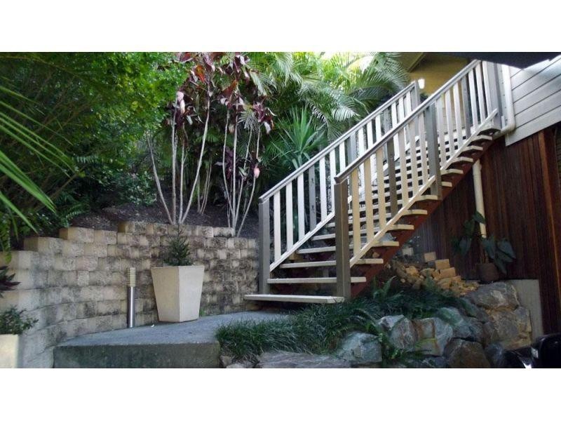 9 Bellona Court, Pacific Pines QLD 4211