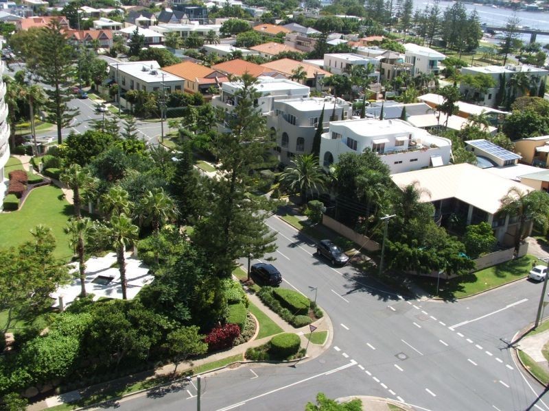 22 Montgomery Avenue, Main Beach QLD 4217