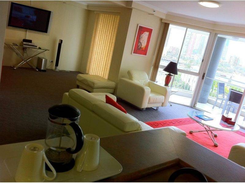 11-17 Hughes Avenue, Main Beach QLD 4217