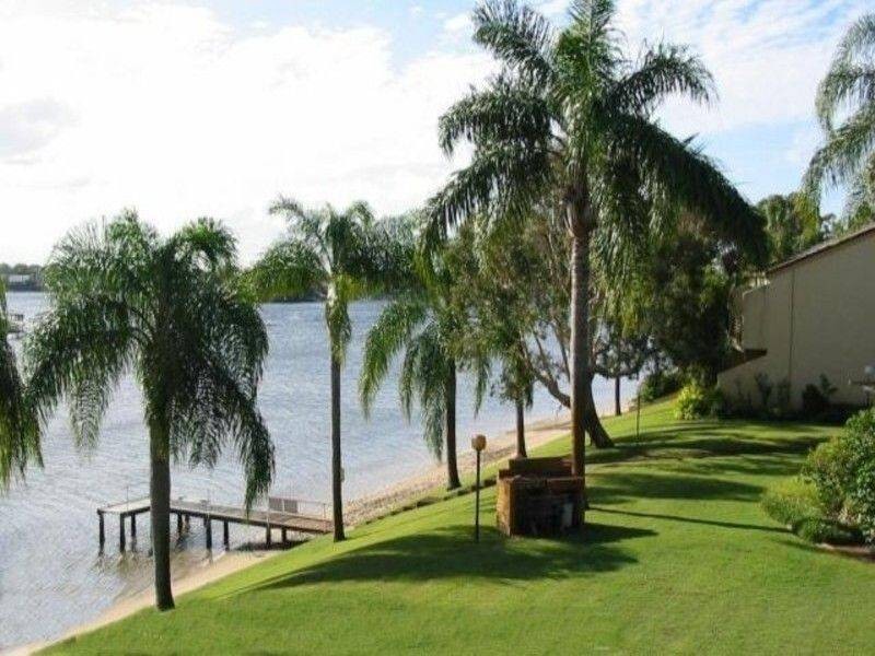 111 Markeri Street, Mermaid Waters QLD 4218