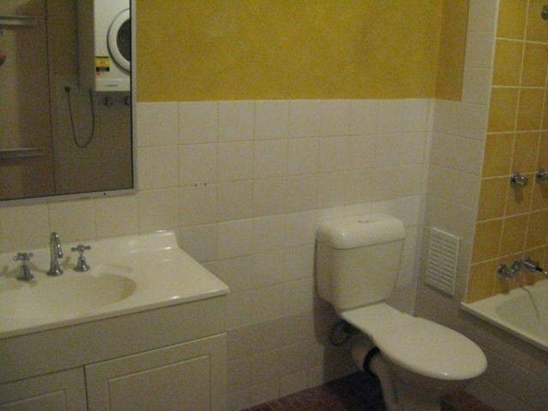 111 Markeri Street, Mermaid Waters QLD 4218