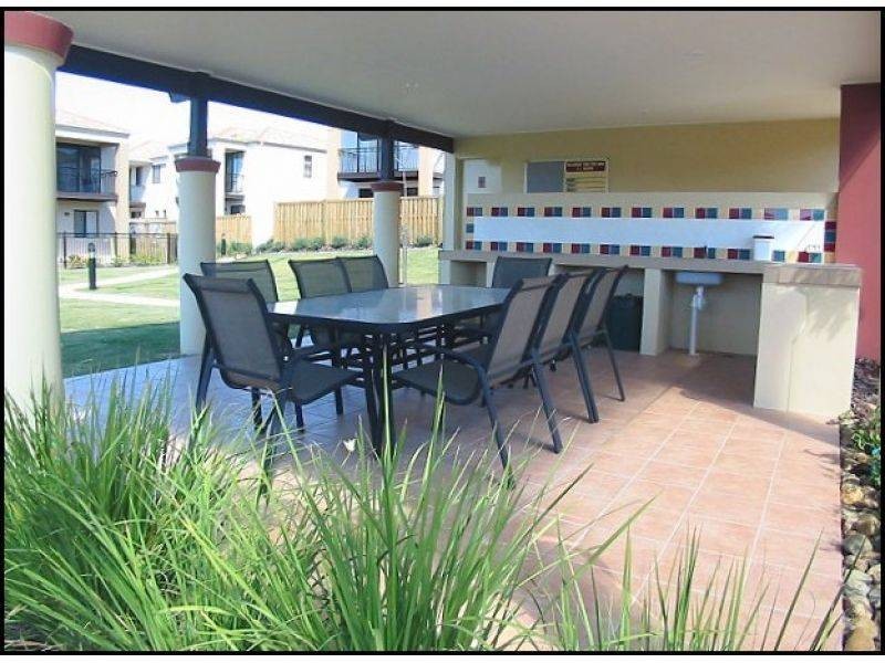 90/302 Christine Avenue, Varsity Lakes QLD 4227