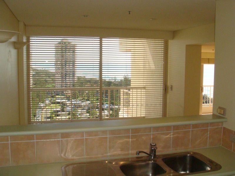 1 Peak Avenue, Main Beach QLD 4217