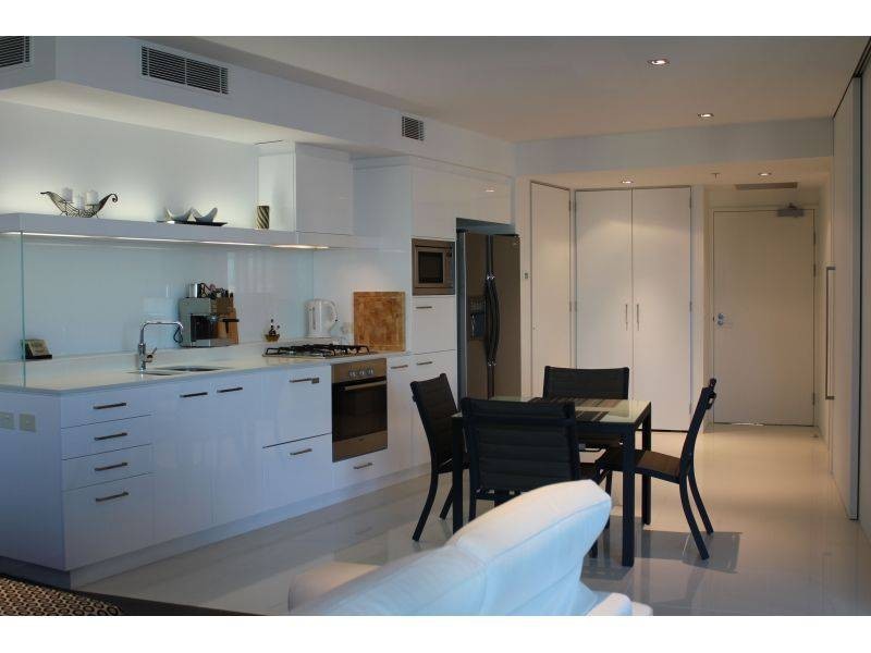 9 Hamilton Avenue, Surfers Paradise QLD 4217