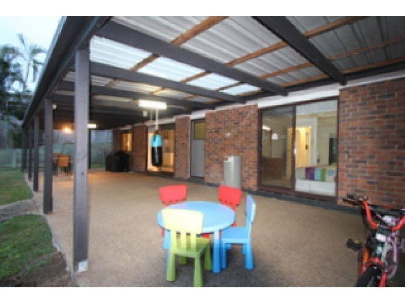 2 Blackthorn Crescent, Shailer Park QLD 4128