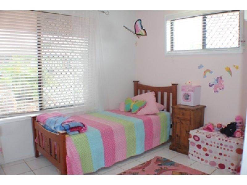 2 Blackthorn Crescent, Shailer Park QLD 4128