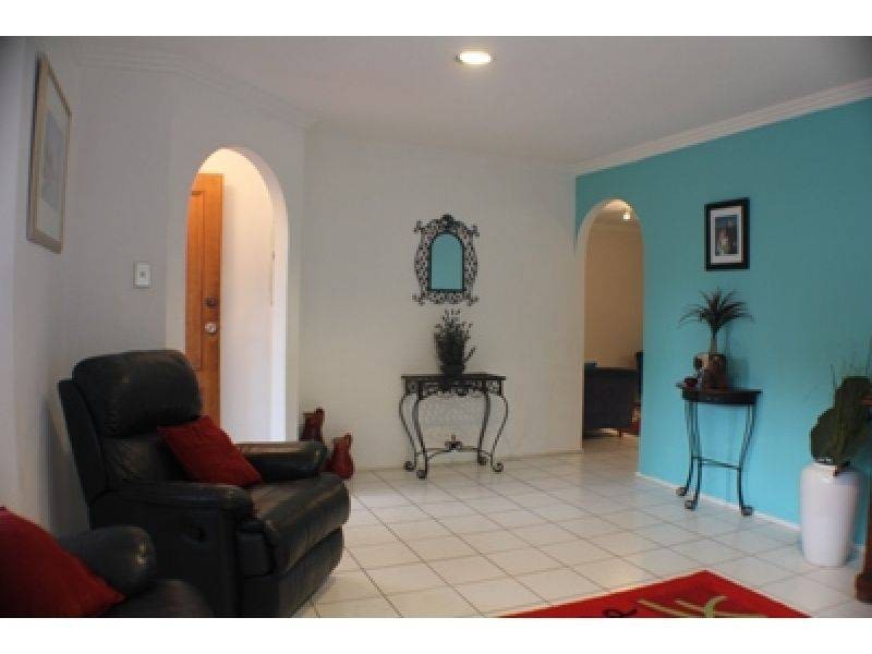 2 Blackthorn Crescent, Shailer Park QLD 4128