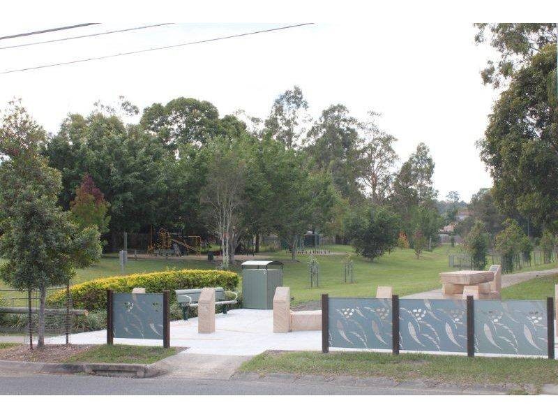 2 Blackthorn Crescent, Shailer Park QLD 4128