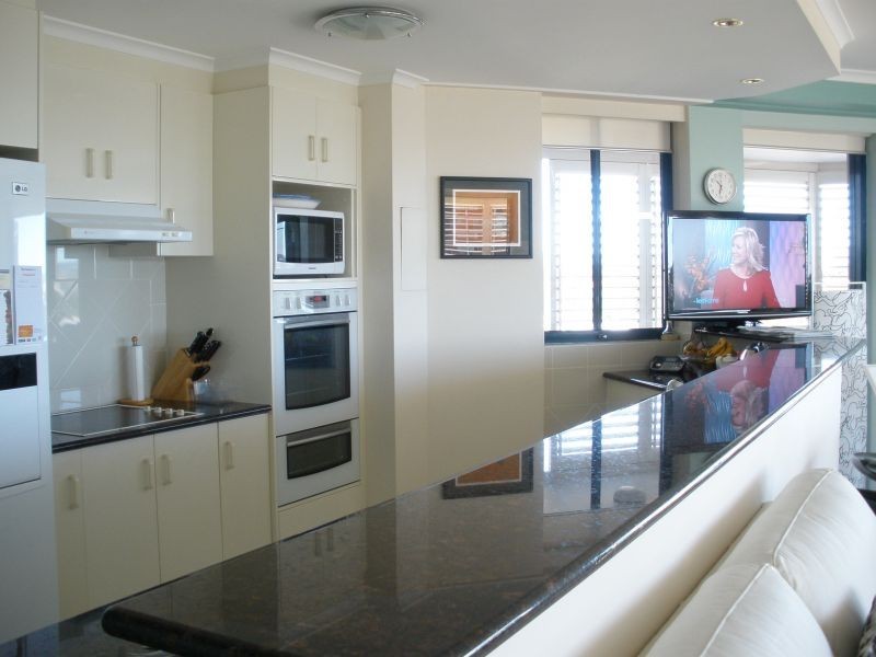 22 Montgomery Avenue, Main Beach QLD 4217