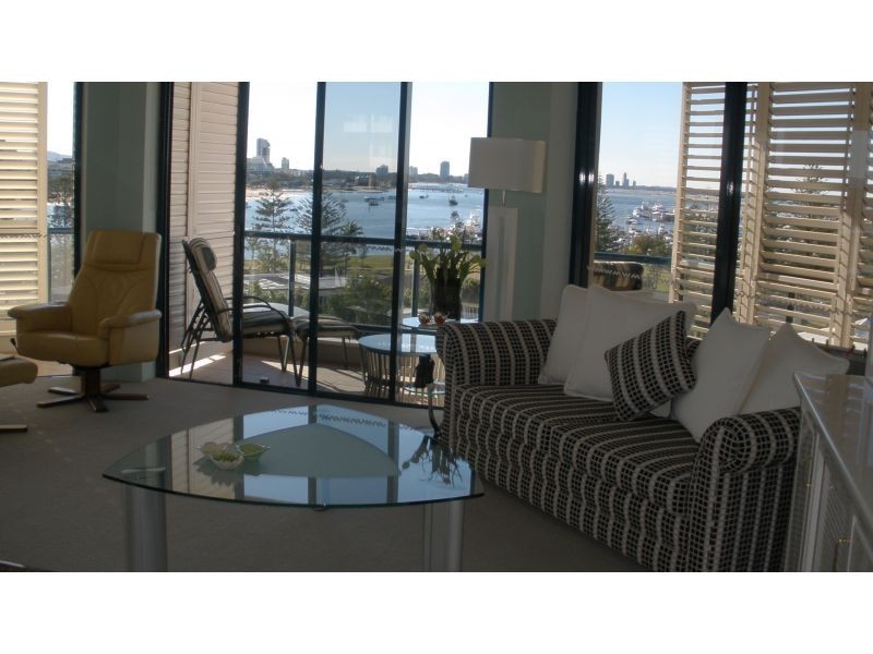 22 Montgomery Avenue, Main Beach QLD 4217