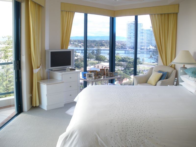 22 Montgomery Avenue, Main Beach QLD 4217