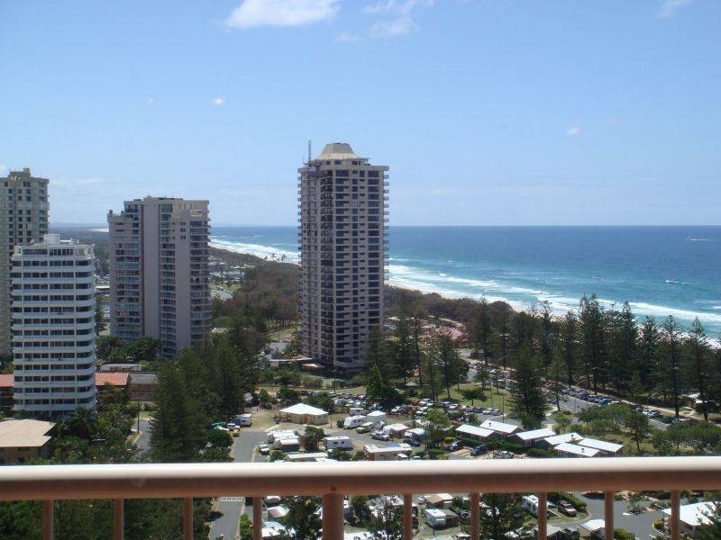1 Peak Avenue, Main Beach QLD 4217