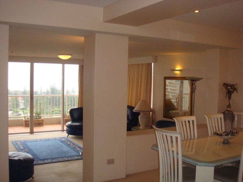 1 Peak Avenue, Main Beach QLD 4217