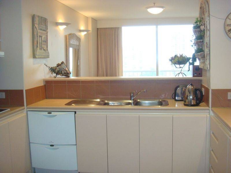 1 Peak Avenue, Main Beach QLD 4217