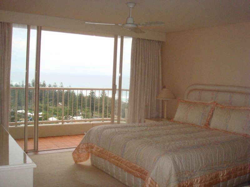 1 Peak Avenue, Main Beach QLD 4217