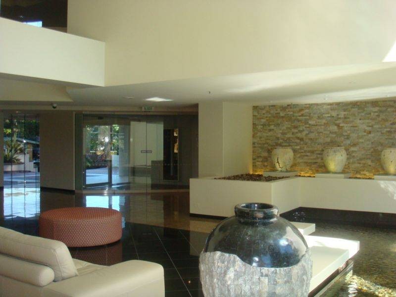 1 Peak Avenue, Main Beach QLD 4217