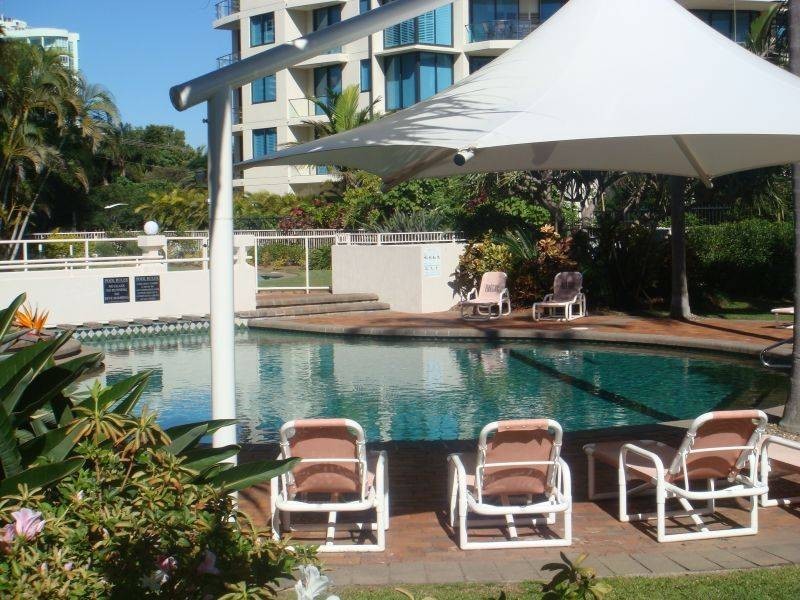 1 Peak Avenue, Main Beach QLD 4217