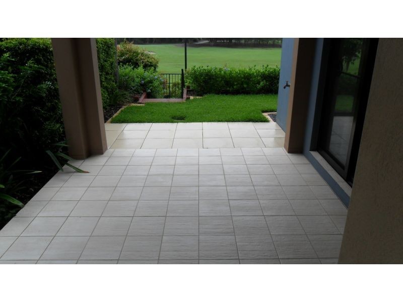 1 The Vistas Drive, Carrara QLD 4211