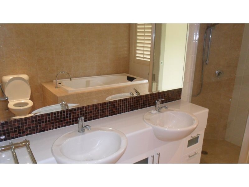 1 The Vistas Drive, Carrara QLD 4211