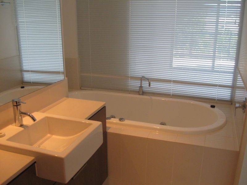 283 Easthill Drive, Robina QLD 4226
