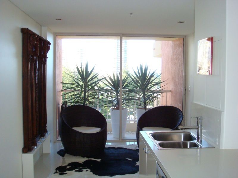 1 Peak Avenue, Main Beach QLD 4217