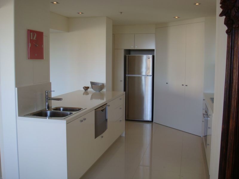 1 Peak Avenue, Main Beach QLD 4217