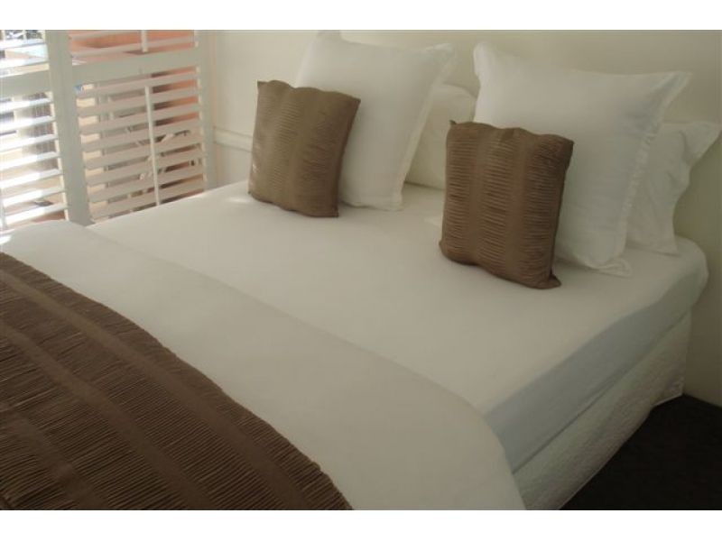 1 Peak Avenue, Main Beach QLD 4217