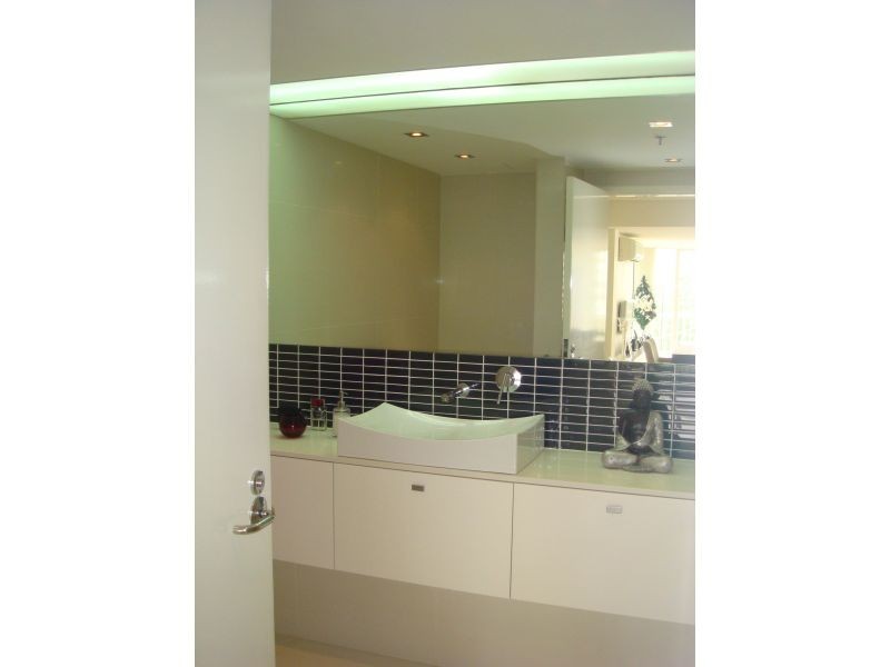 1 Peak Avenue, Main Beach QLD 4217