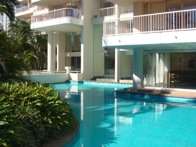 1 Peak Avenue, Main Beach QLD 4217