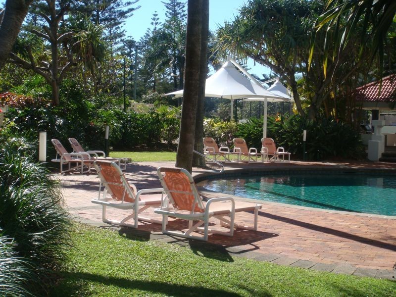 1 Peak Avenue, Main Beach QLD 4217