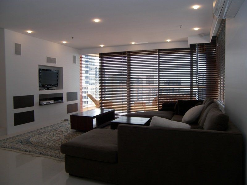 1 Peak Avenue, Main Beach QLD 4217