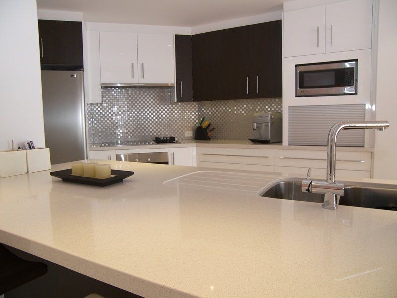 1 Peak Avenue, Main Beach QLD 4217