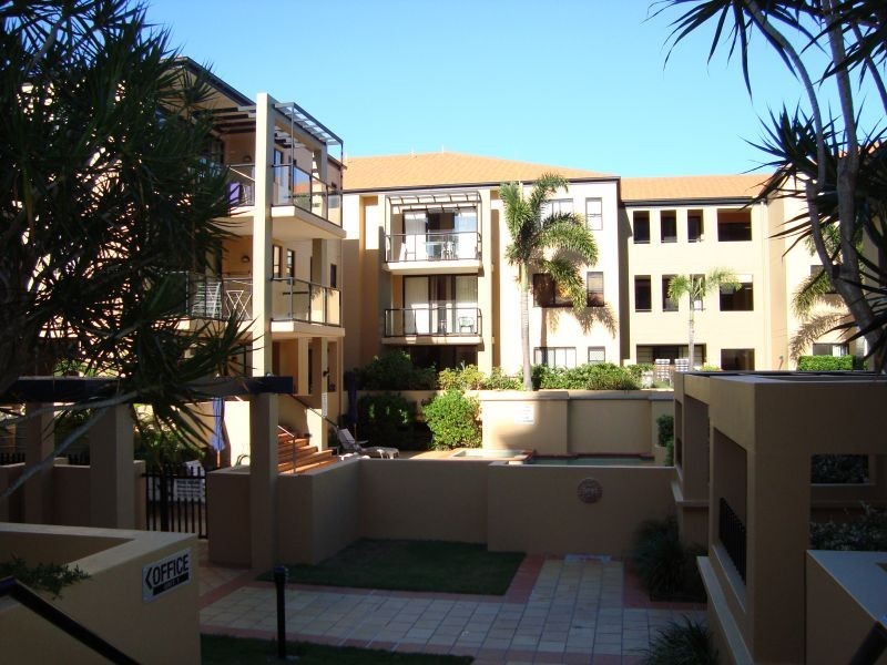 24 Slayter Avenue, Bundall QLD 4217