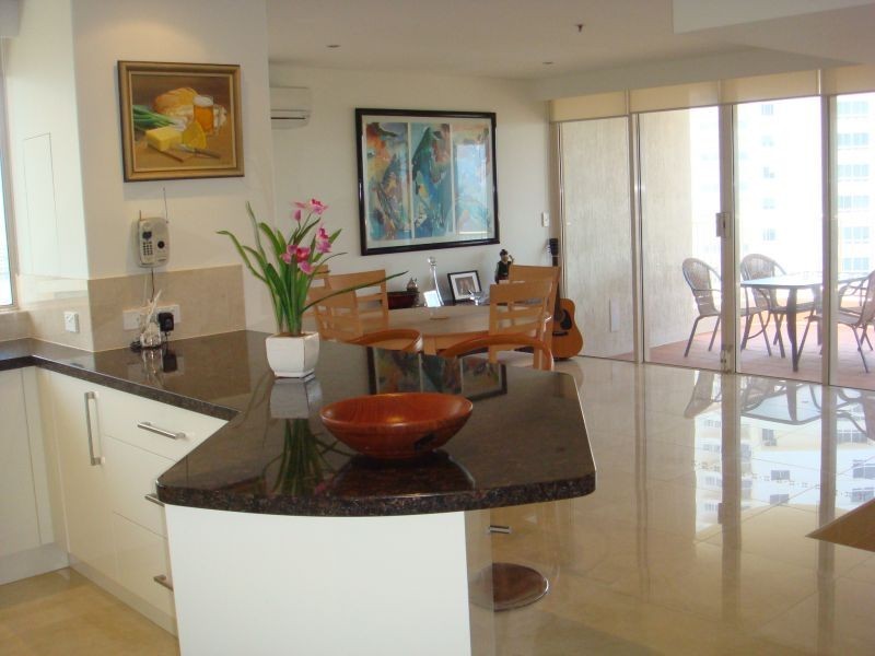 1 Peak Avenue, Main Beach QLD 4217