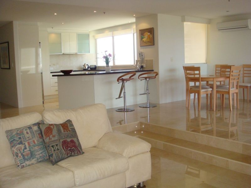 1 Peak Avenue, Main Beach QLD 4217