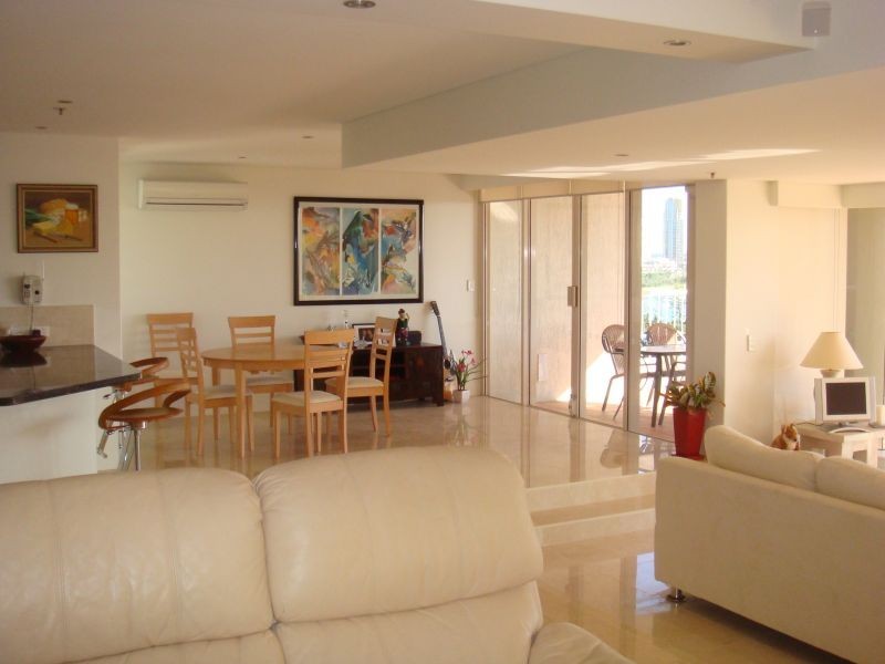 1 Peak Avenue, Main Beach QLD 4217