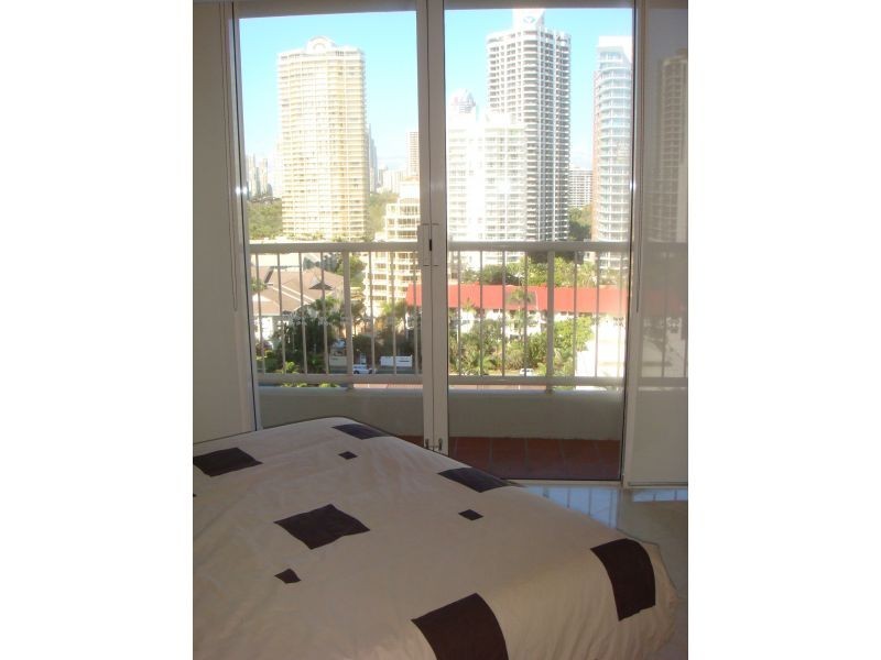 1 Peak Avenue, Main Beach QLD 4217