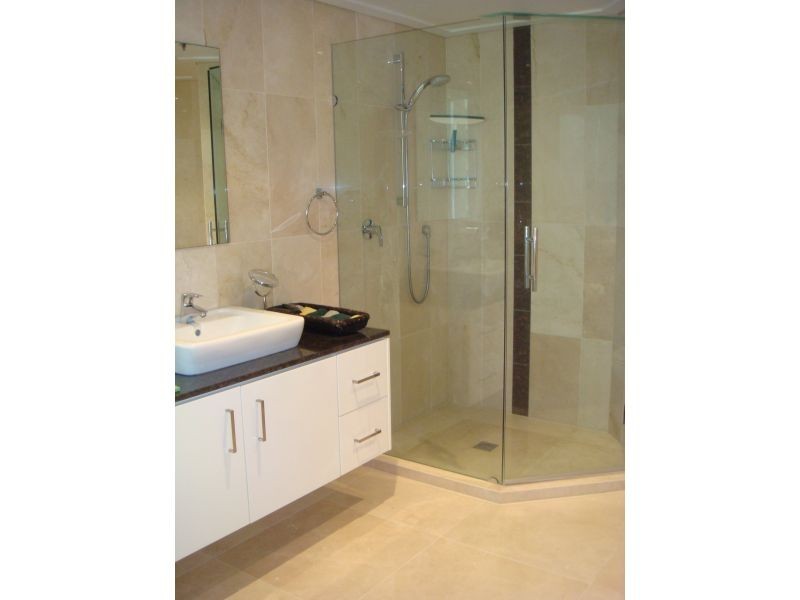 1 Peak Avenue, Main Beach QLD 4217