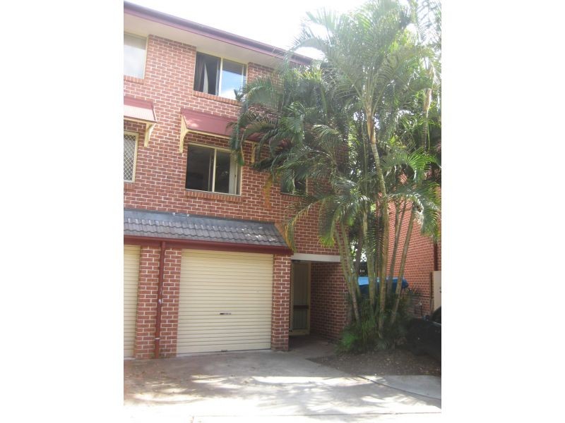 100 Racecourse Road, Bundall QLD 4217