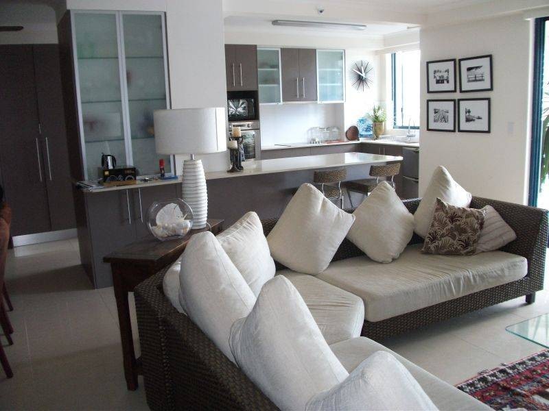 22 Montgomery Avenue, Main Beach QLD 4217