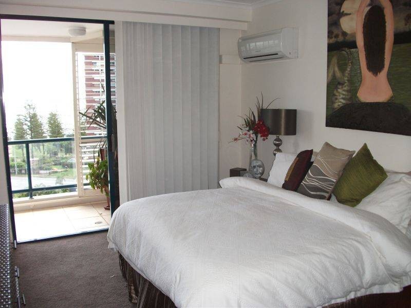 22 Montgomery Avenue, Main Beach QLD 4217